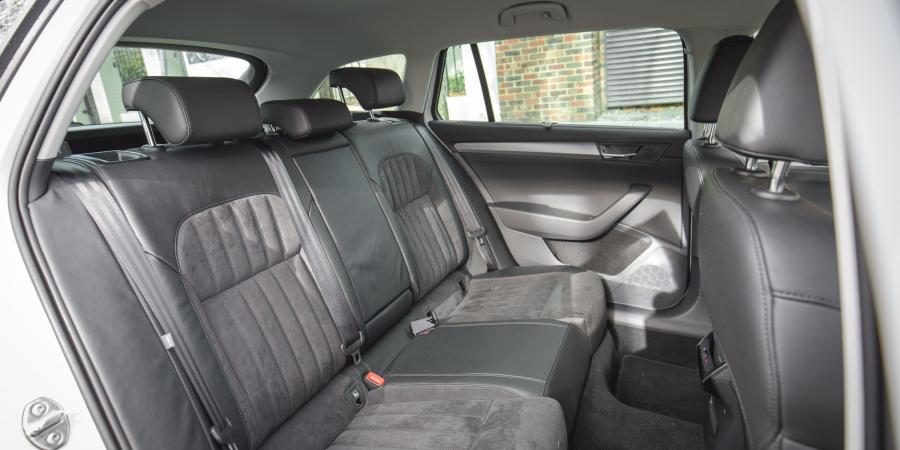 Интерьер Skoda Superb Wagon 4x4 2016 года  (AU) (фото 24 из 26)